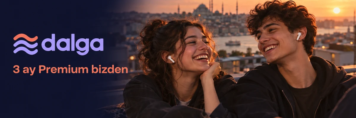 İstanbul çatısında aynı kulaklığı paylaşan iki genç, yanında dalga logosu ve "3 ay Premium bizden" yazısı